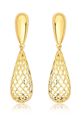 Par de brincos dourados alongados em formato de gota, com acabamento vazado em trama geométrica.