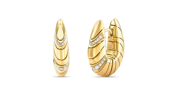 Brincos dourados em formato oval com fileiras de zircônias.