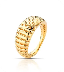 Anel dourado com design geométrico e superfície texturizada.