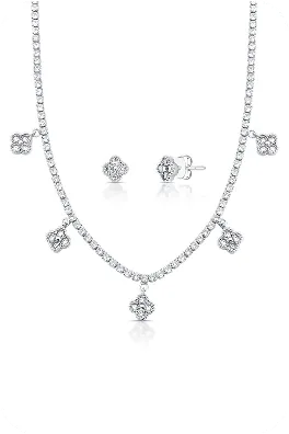 Conjunto de colar e brincos prateados com zircônias em formato delicado.